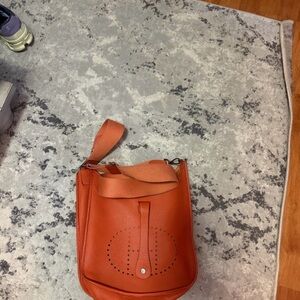 Classic Leather Shoulder Bag in Burnt Orange